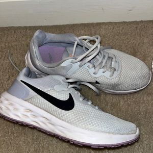 Nike Tennis Shoes